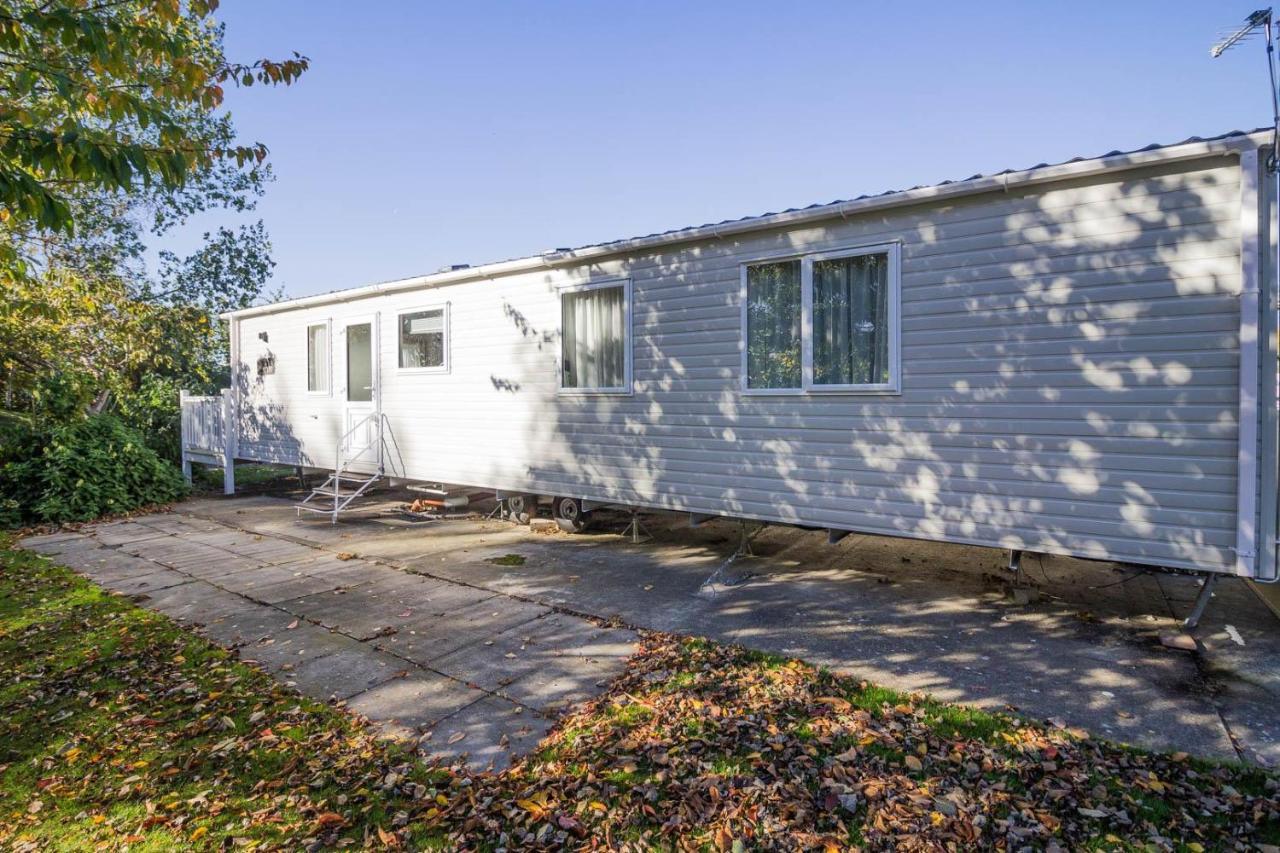 Beautiful 6 Berth Caravan With Decking At Southview Holiday Park Ref 33024O Hotel Скегнес Екстериор снимка