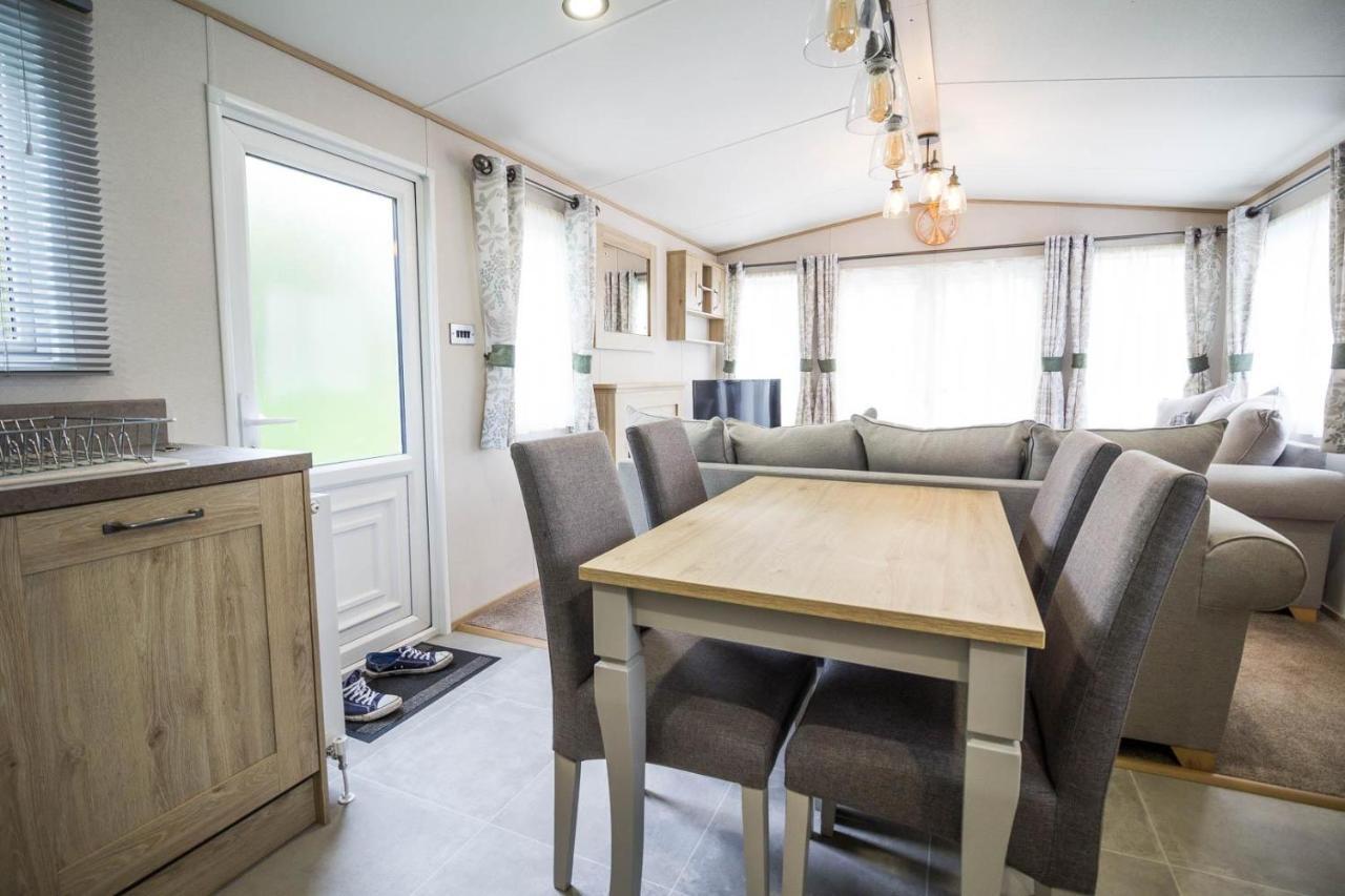 Beautiful 6 Berth Caravan With Decking At Southview Holiday Park Ref 33024O Hotel Скегнес Екстериор снимка