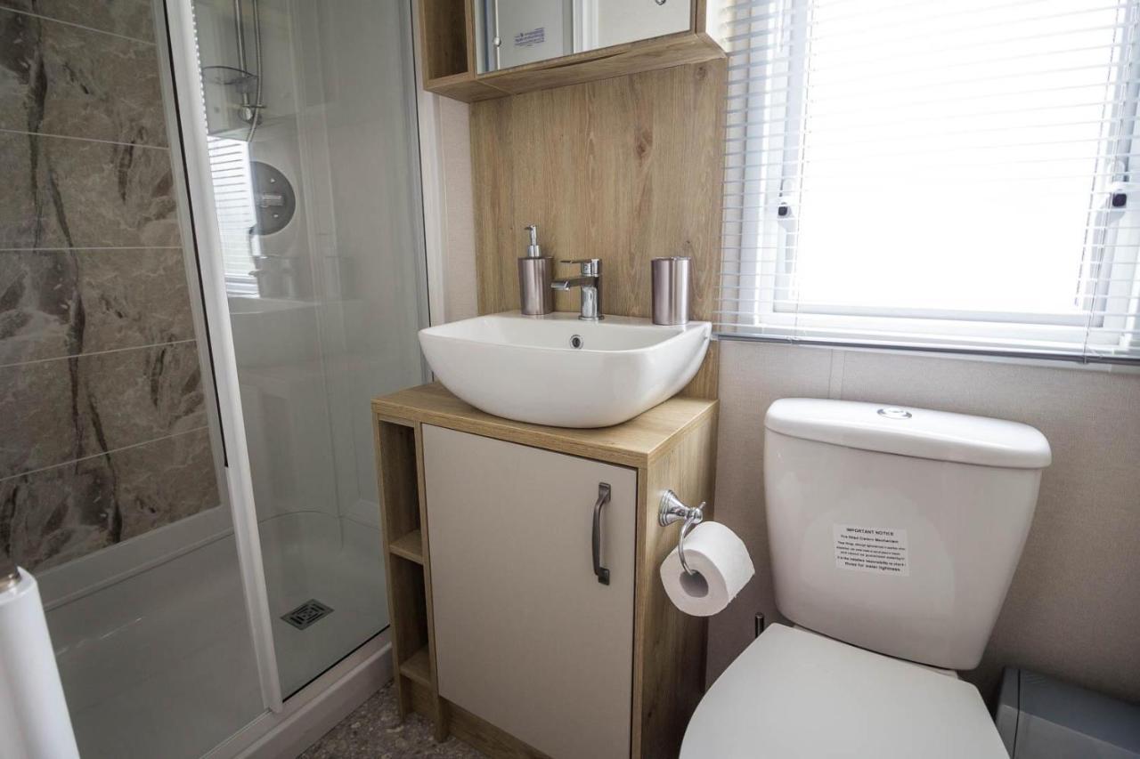 Beautiful 6 Berth Caravan With Decking At Southview Holiday Park Ref 33024O Hotel Скегнес Екстериор снимка