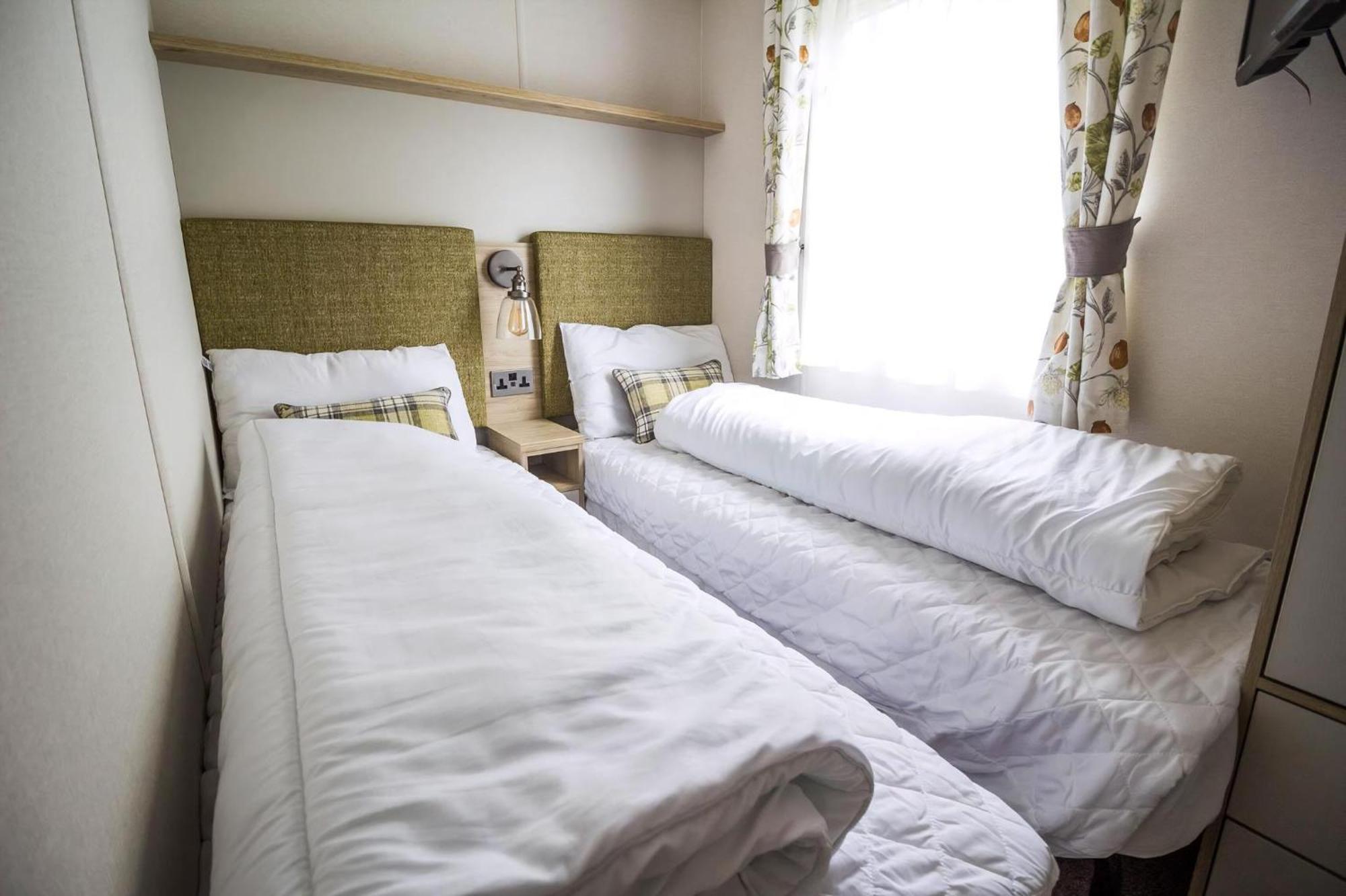 Beautiful 6 Berth Caravan With Decking At Southview Holiday Park Ref 33024O Hotel Скегнес Екстериор снимка