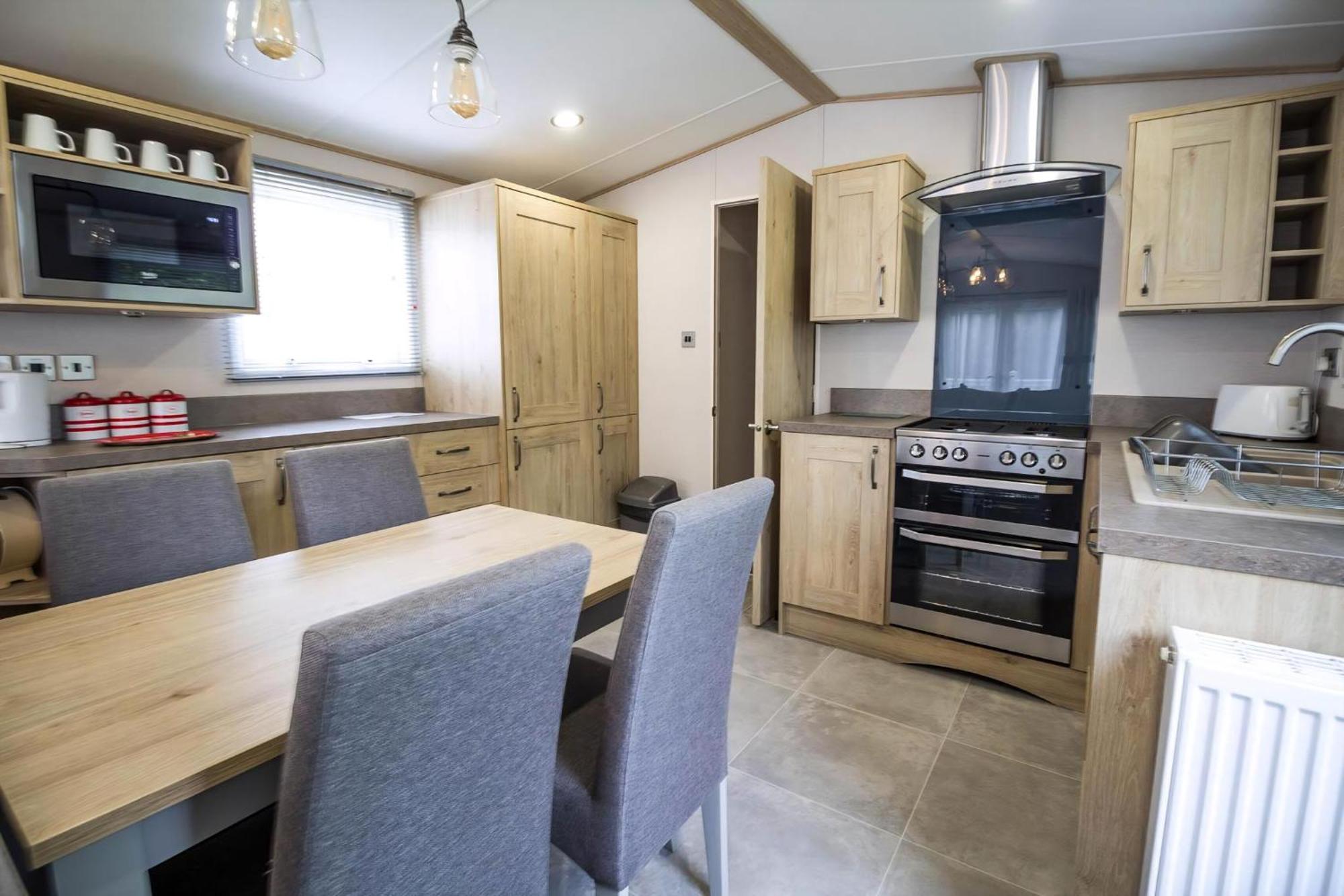 Beautiful 6 Berth Caravan With Decking At Southview Holiday Park Ref 33024O Hotel Скегнес Екстериор снимка