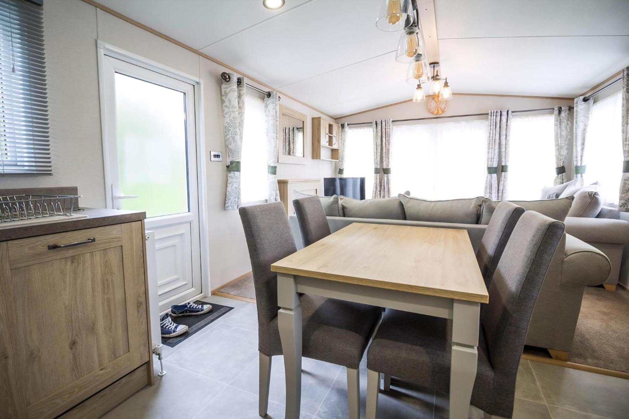 Beautiful 6 Berth Caravan With Decking At Southview Holiday Park Ref 33024O Hotel Скегнес Екстериор снимка